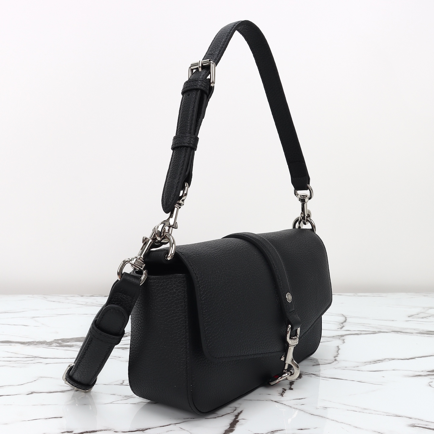 Gucci small crossbody bag with hook closure‎ 821623 AAESU 1069