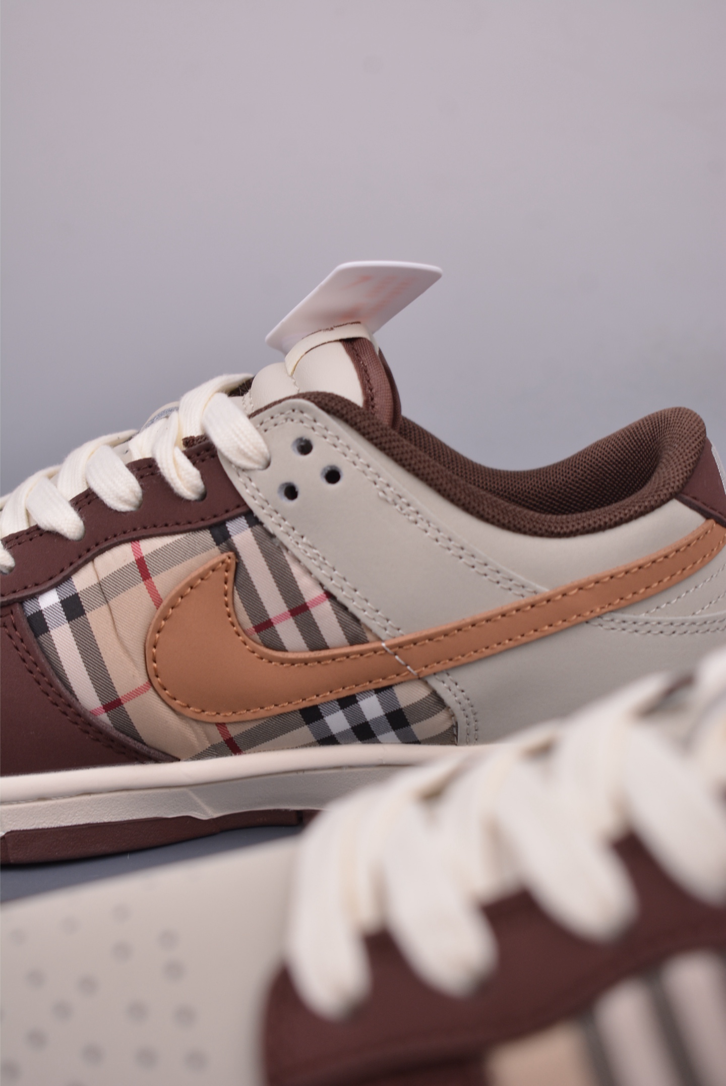 BURBERRY x Nike SB Dunk Low 