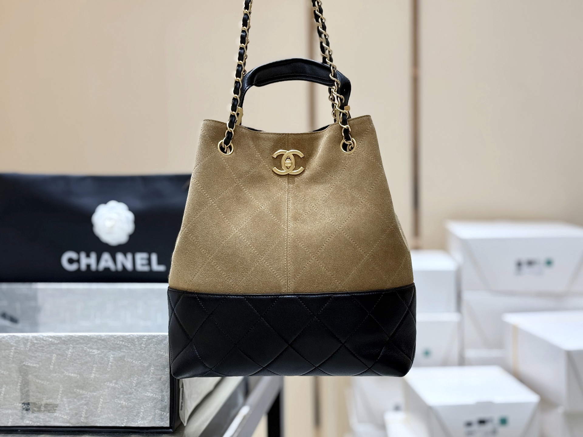 Chanel 25A High-end Handicraft Workshop Suede Colorblock Vertical Hobo AS5636 00158