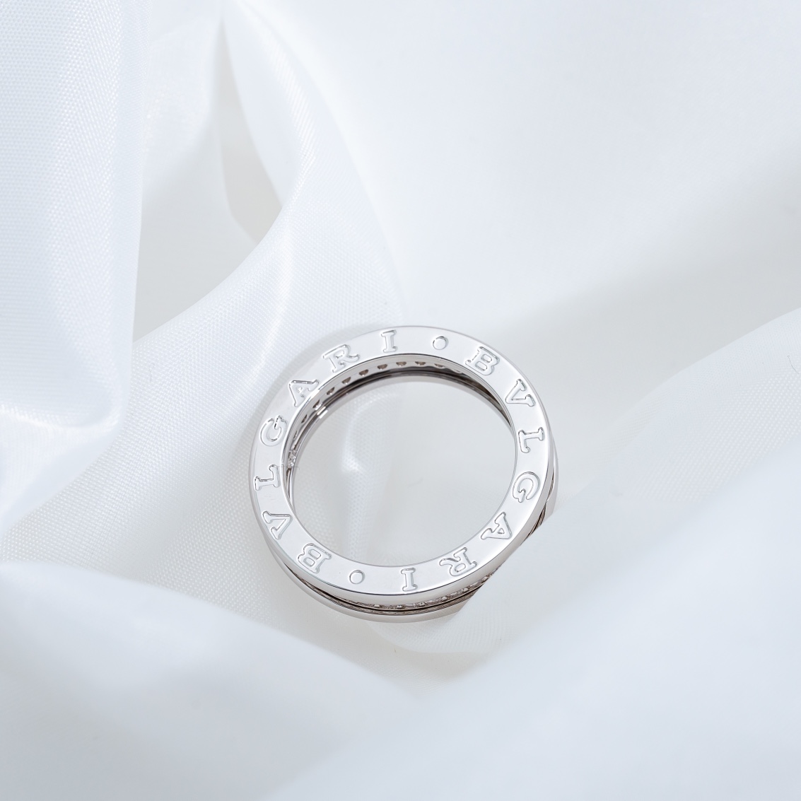 Bulgari zero single ring with diamond ring