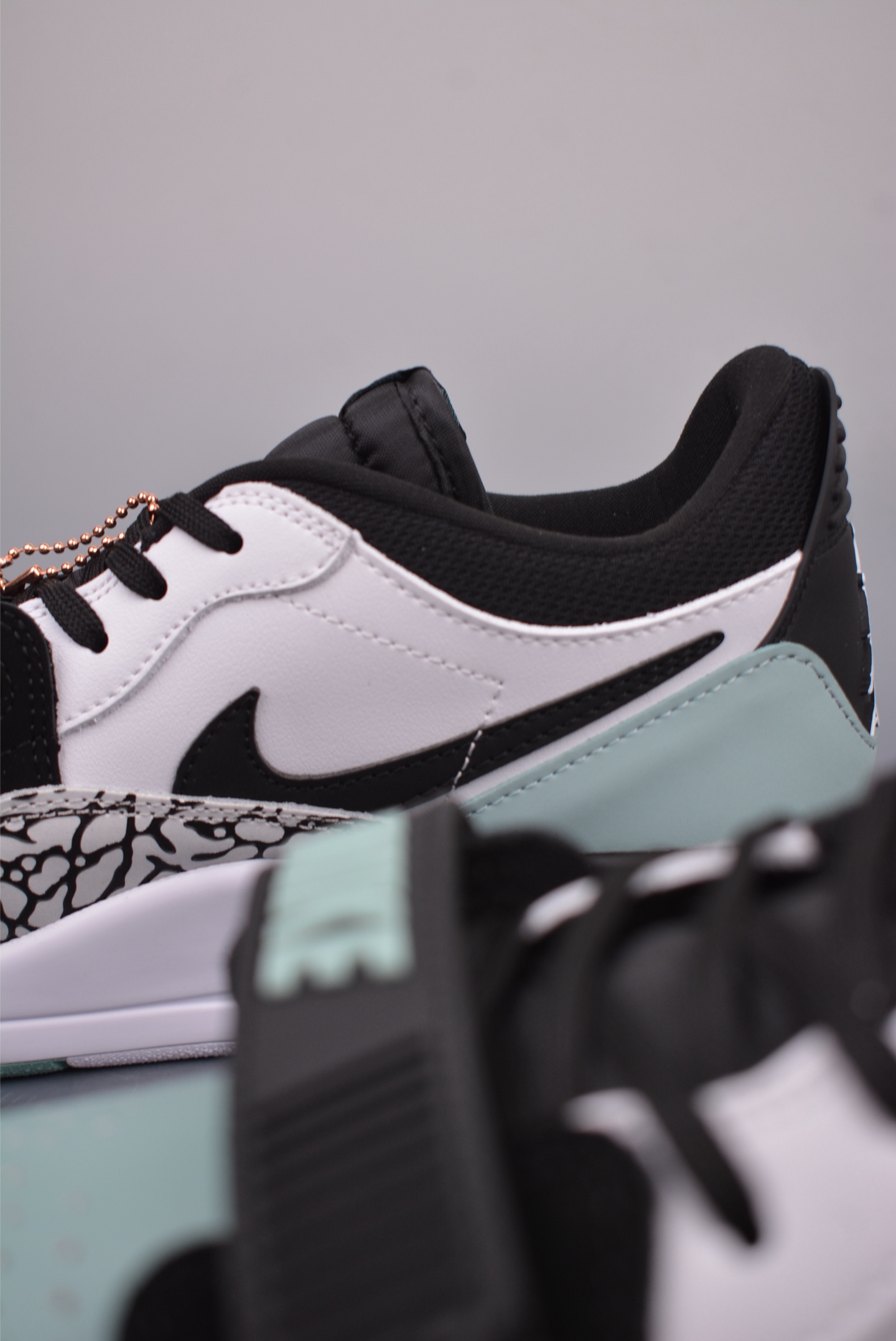 Air Jordan Legacy 312 Basketball Shoes Leather Black and White Thin Dutch Crack CD7069-109