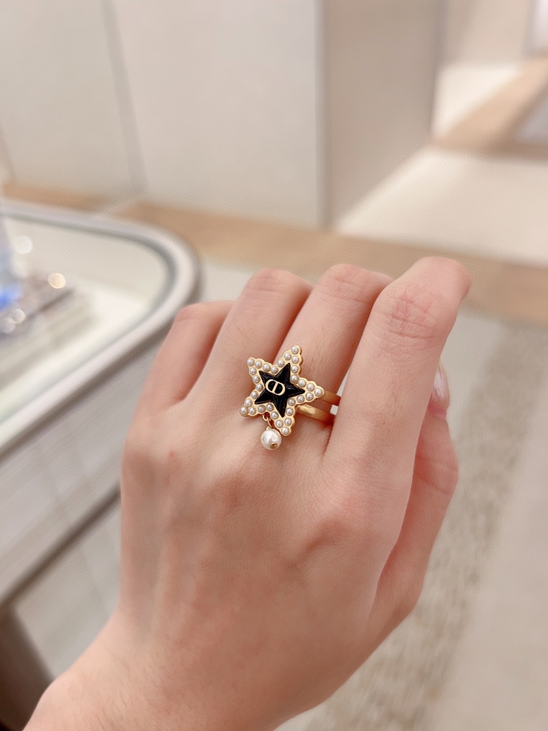 Dior black five-pointed star ring
