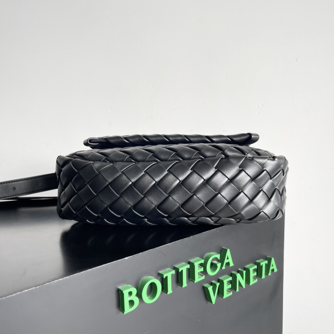 Bottega Veneta Cobble Bag 755659