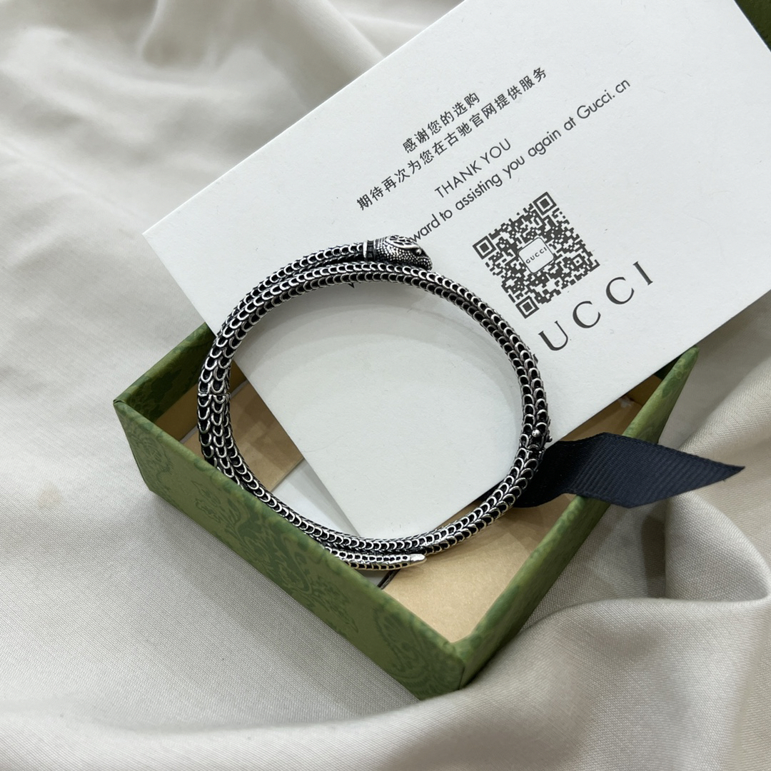 Gucci snake shape vintage bracelet