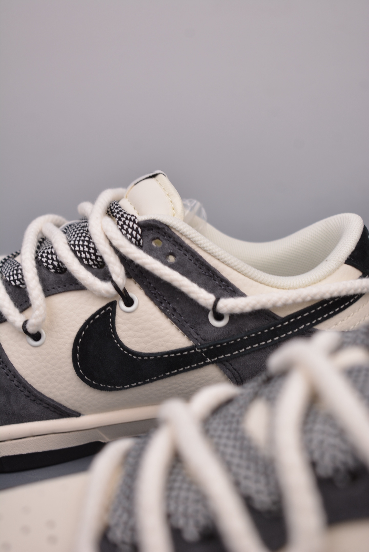 Kaws x Nike SB Dunk Low Retro Shoes Off-White Dark Grey YX5066-246