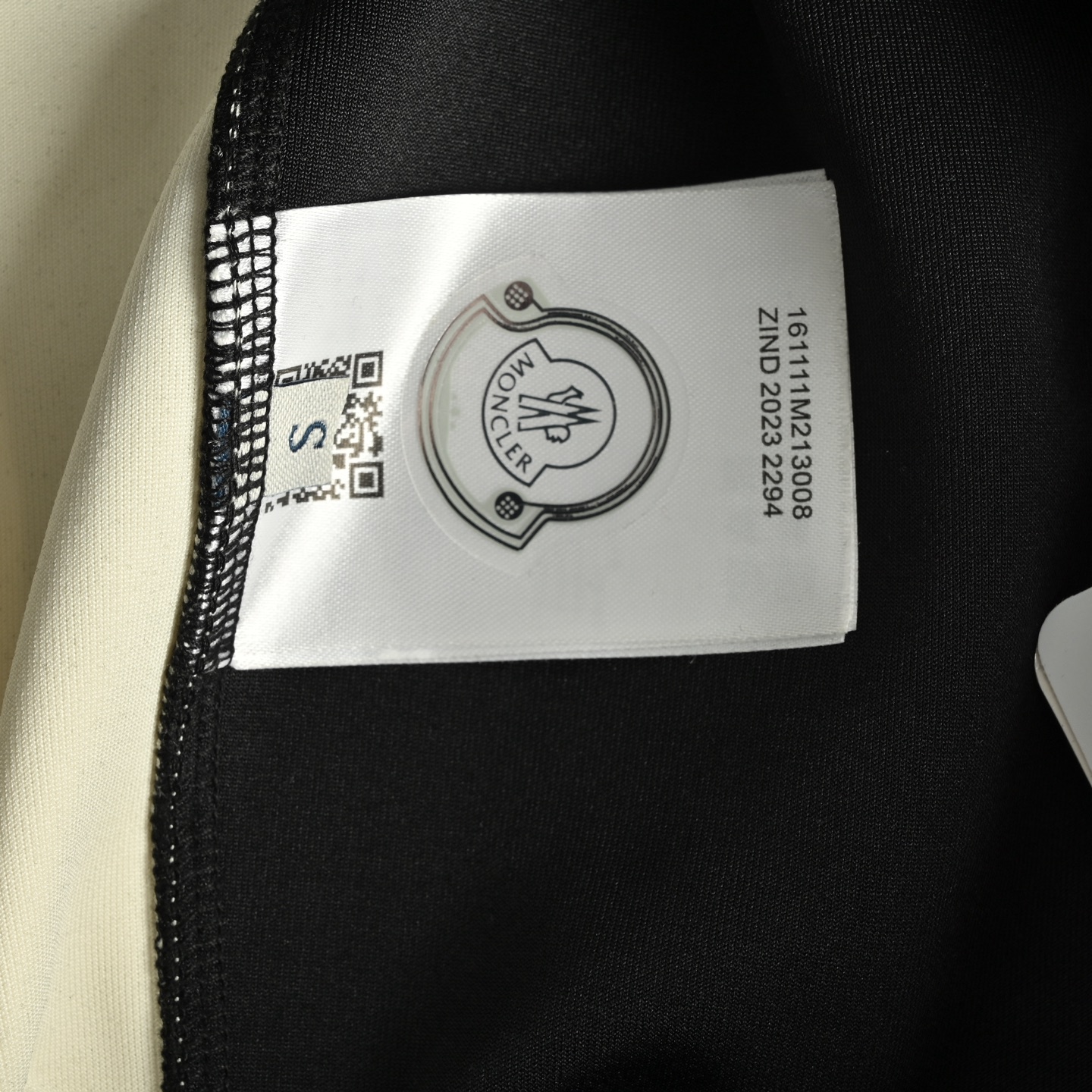 Moncler 25ss contrast color stitching small logo embroidered shorts