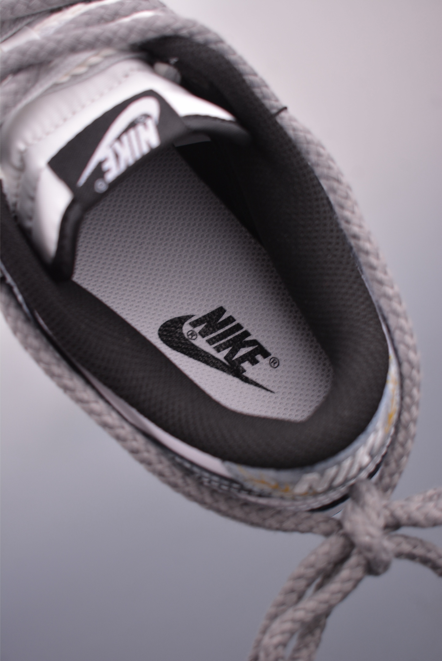 Louis Vuitton x Nike SB Dunk Low 