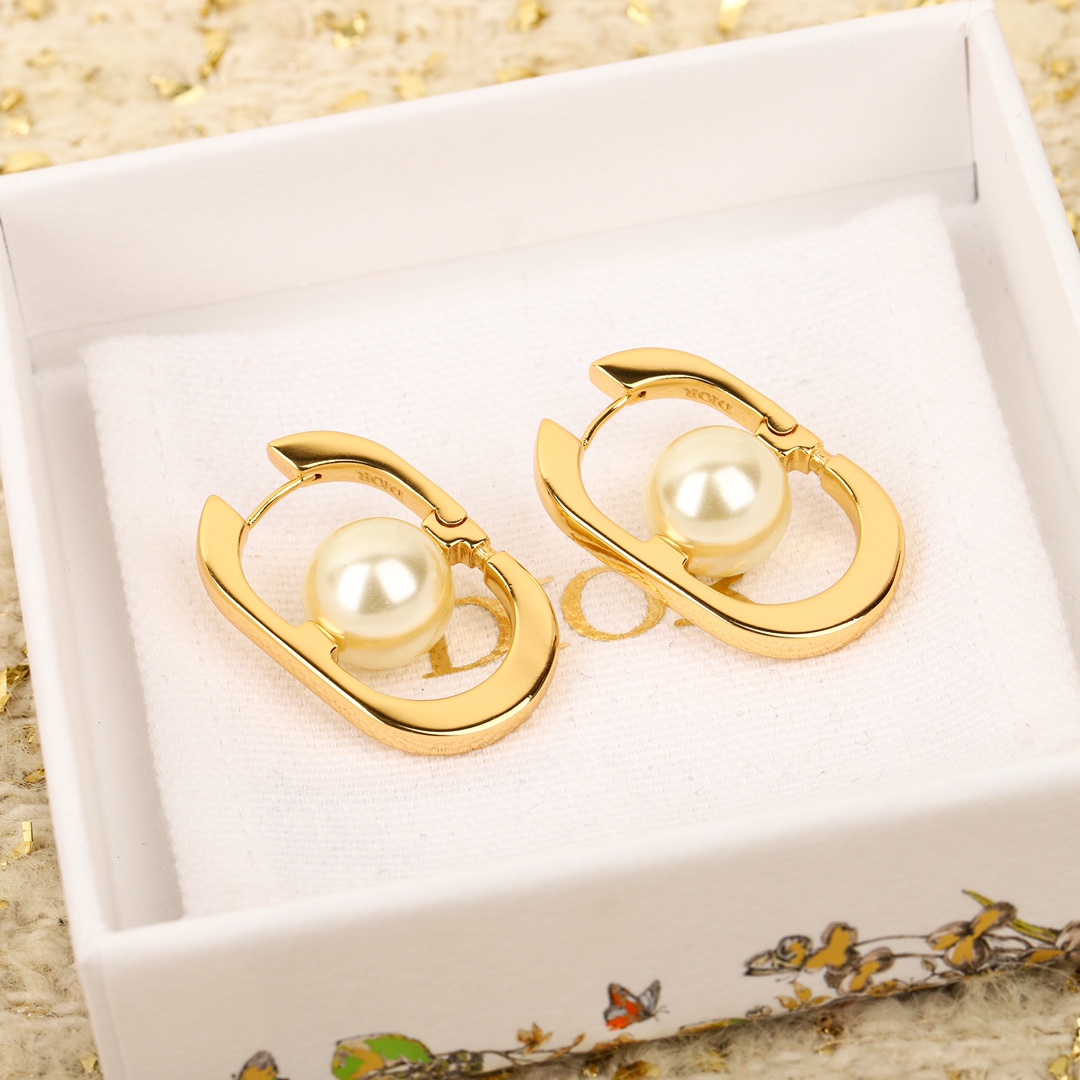 Dior Oval Pearl Earrings
