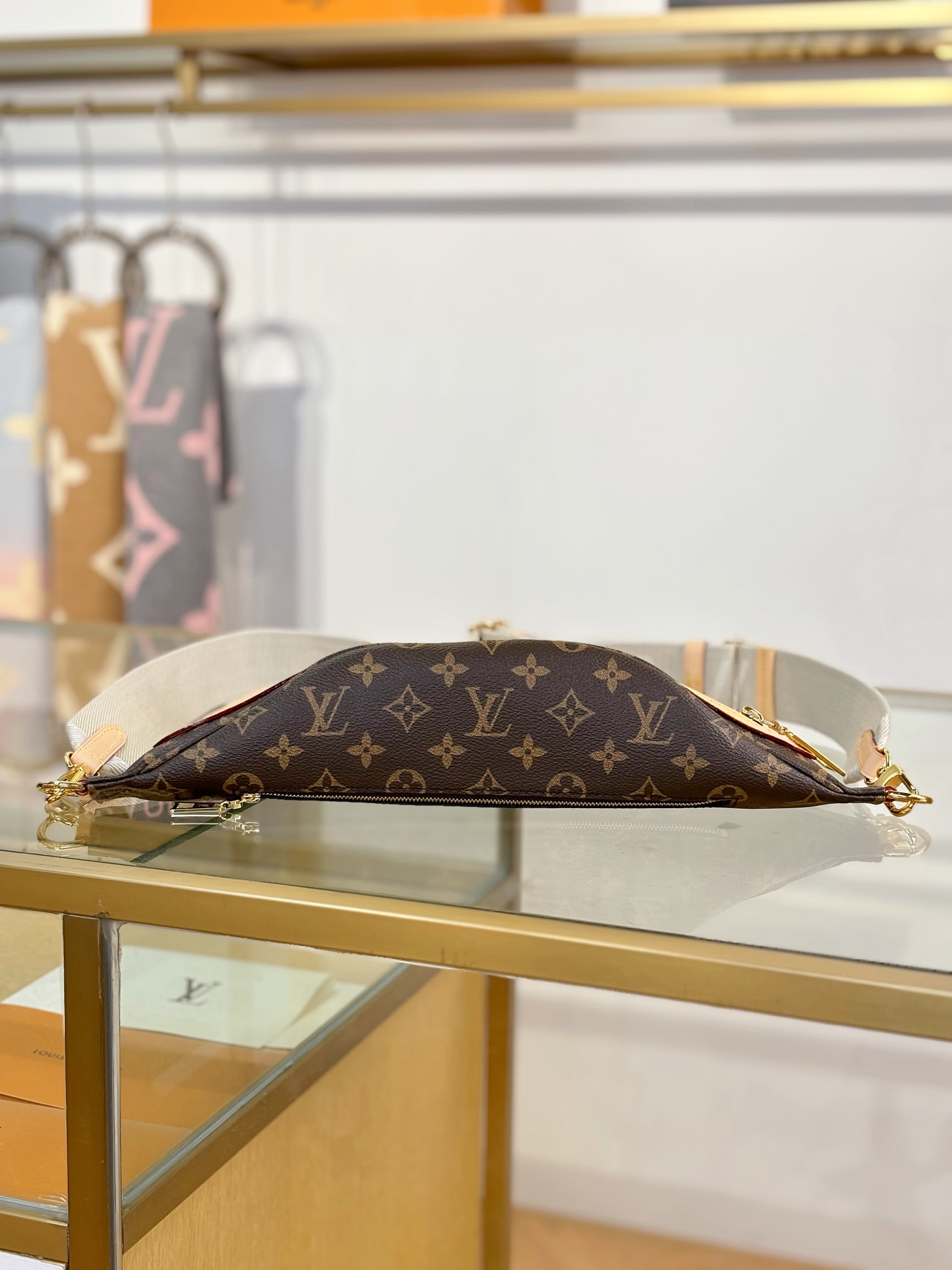 Louis Vuitton HIGH RISE waist bag M46784