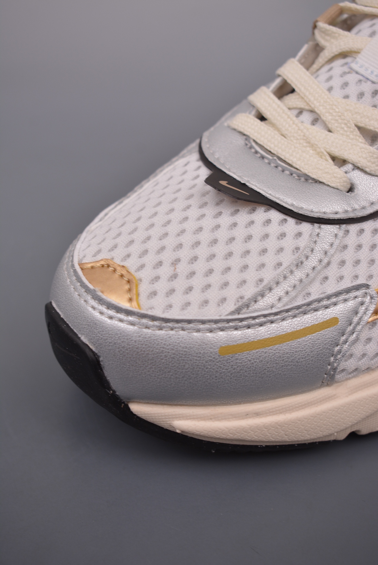 Nike Wmns V2K Runtekk LowWhiteKhakiMetallic Silver HJ7245-100