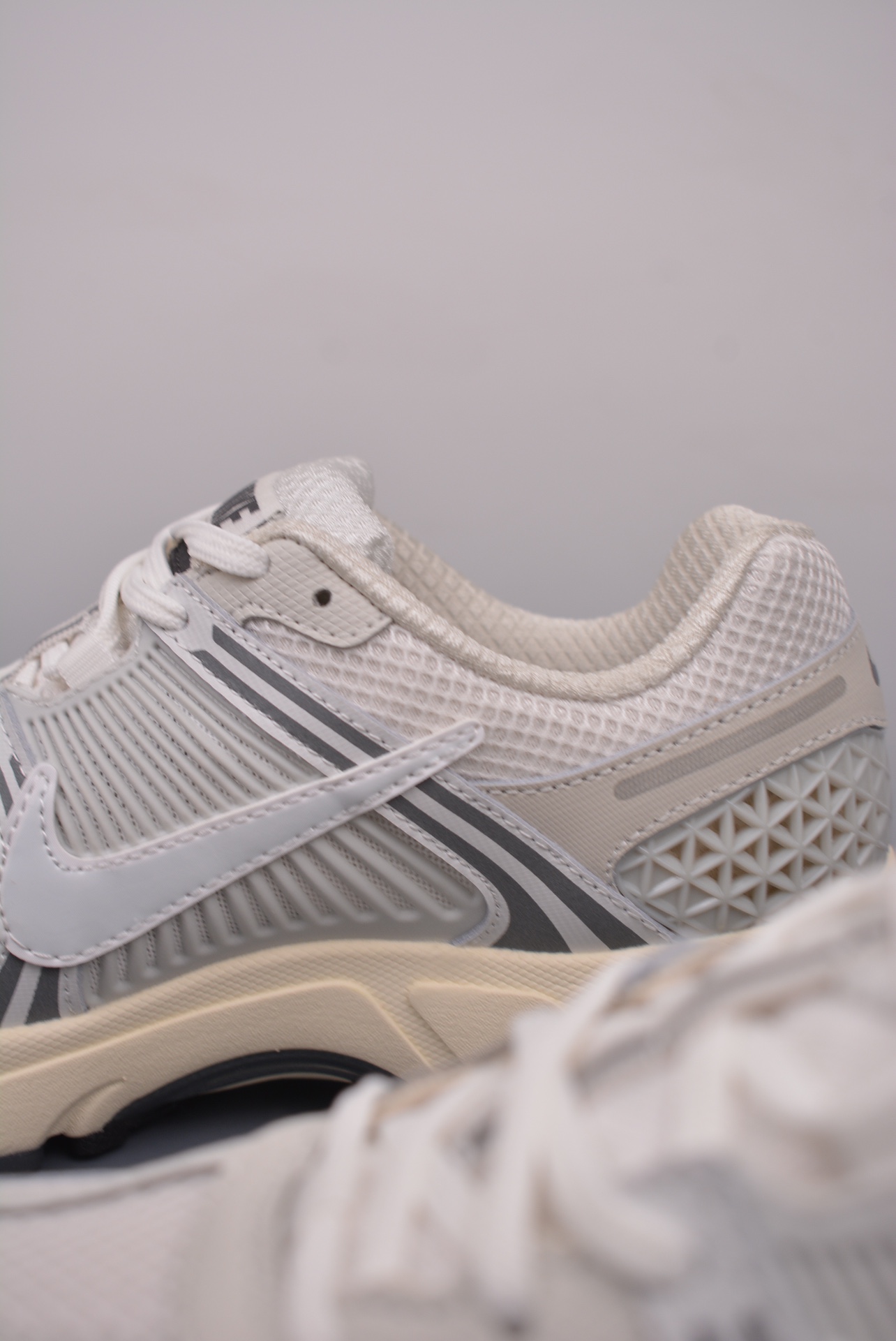 Nike Zoom Vomero 5 Off-White  HF0731-007
