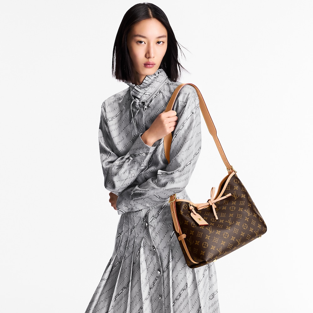 Louis Vuitton CARRYALL Handbag M46197