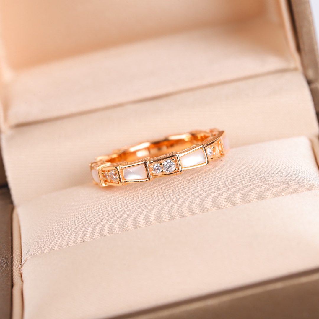 Bulgari Serpenti series mother-of-pearl diamond ring