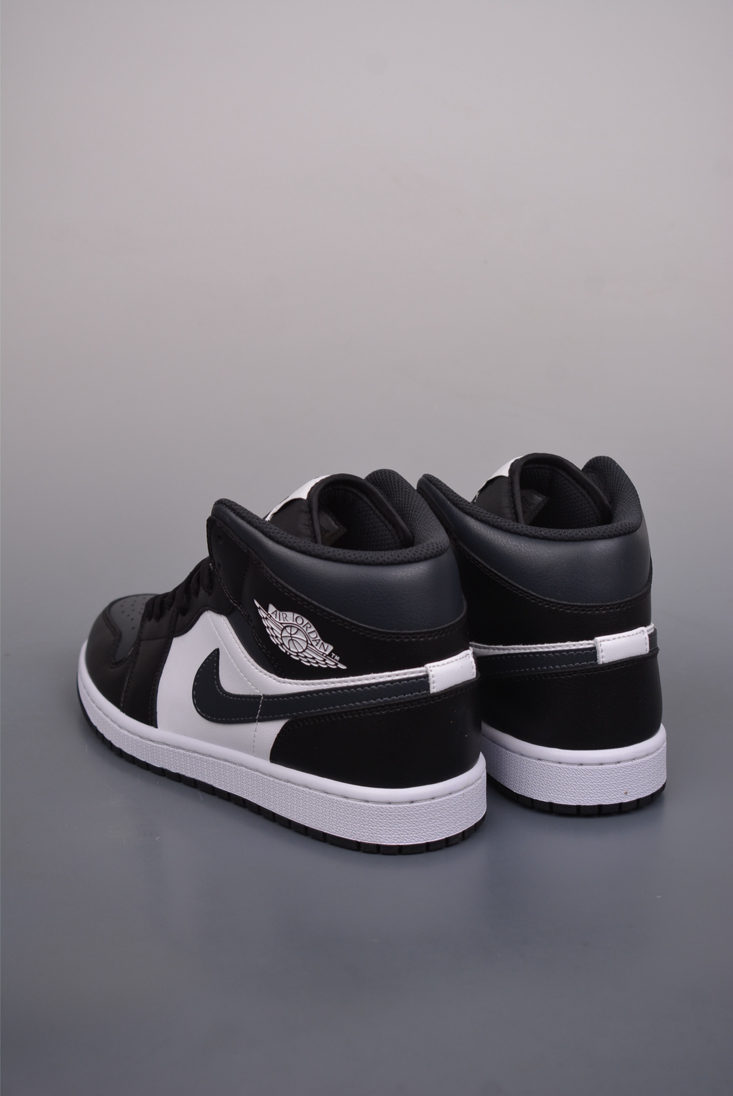 Air Jordan 1 Mid Black and White DQ8426-010
