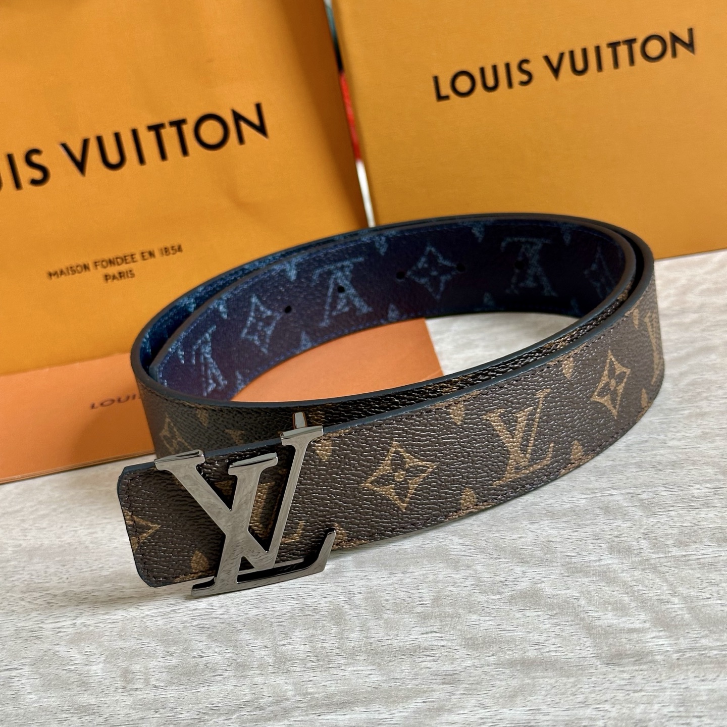 Louis Vuitton Monogram double-sided print belt 4CM wide