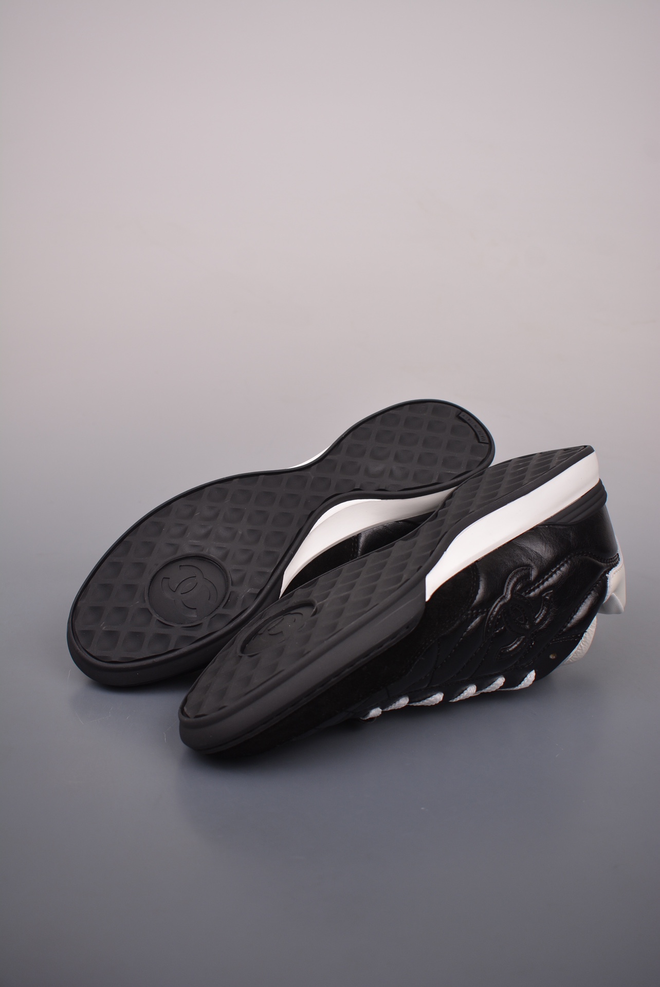 Chanel A23 CC Quilted Trainers Sneaker black