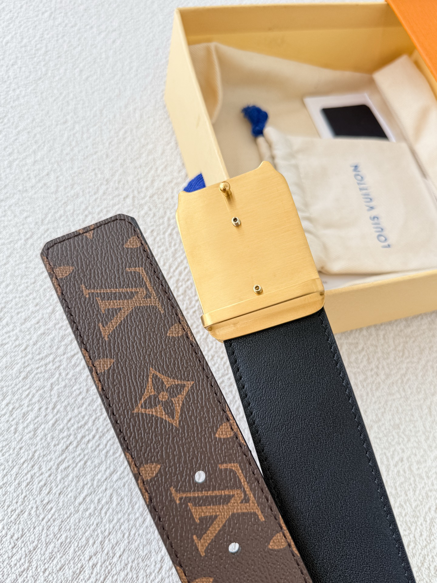 Louis Vuitton Presbyopic Calfskin Men's Belt 3.8CM Width