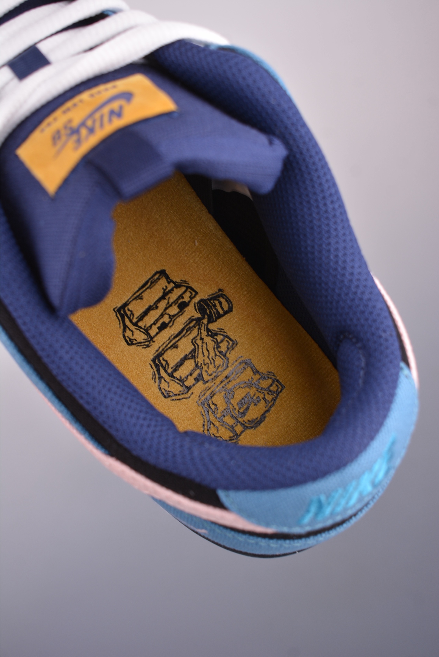 NIKE SB Dunk Low 