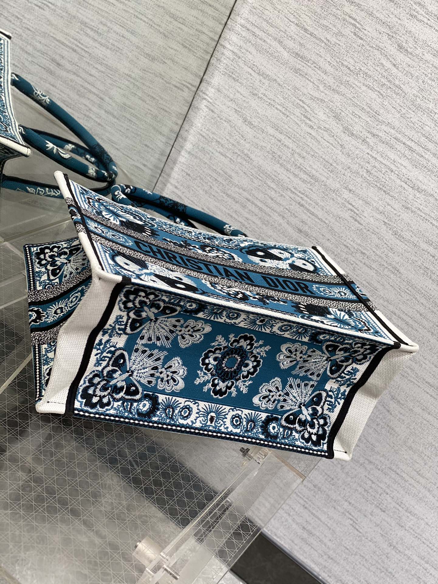 Dior embroidered tote bag medium