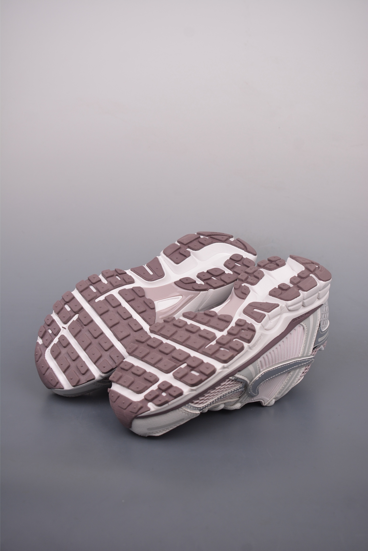 NIKE ZOOM Vomero 5 SP Retro Trend Silver Gray Pink
