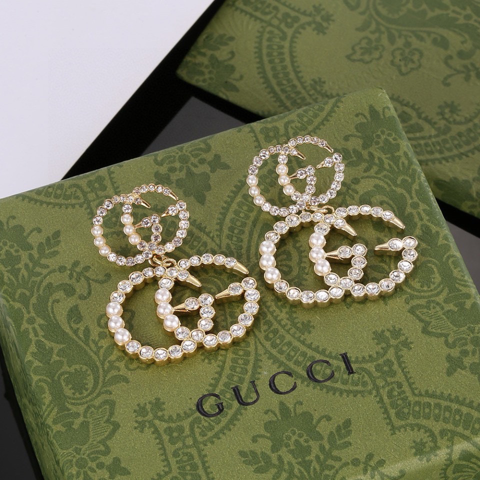 GUCCi pearl and diamond earrings