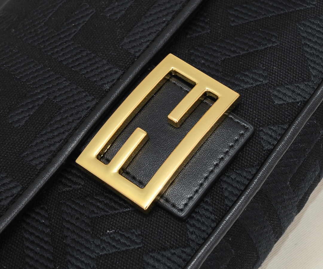 FENDI Baguette Shoulder Bag 1002