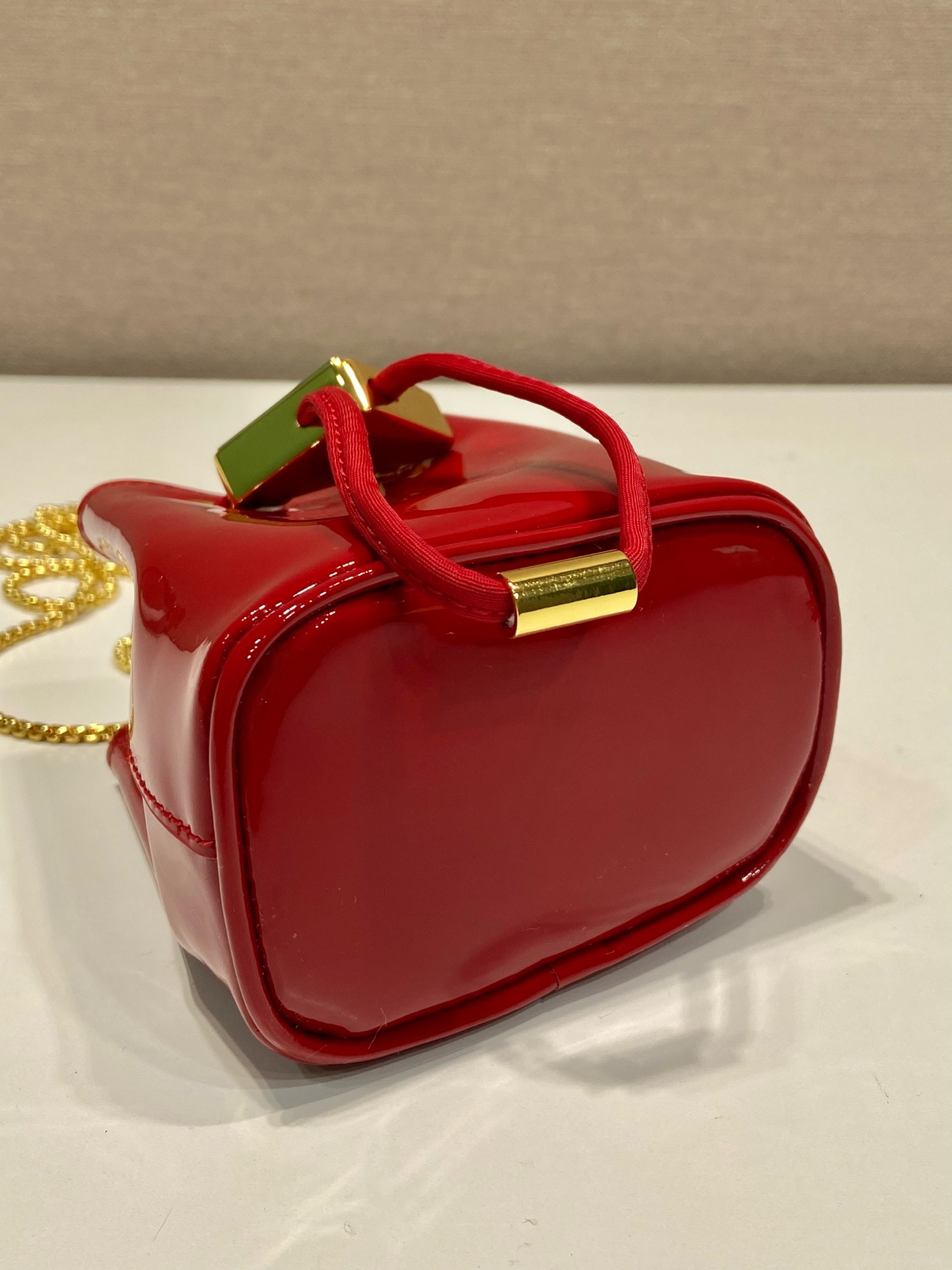 Prada patent leather small bucket 1NR016