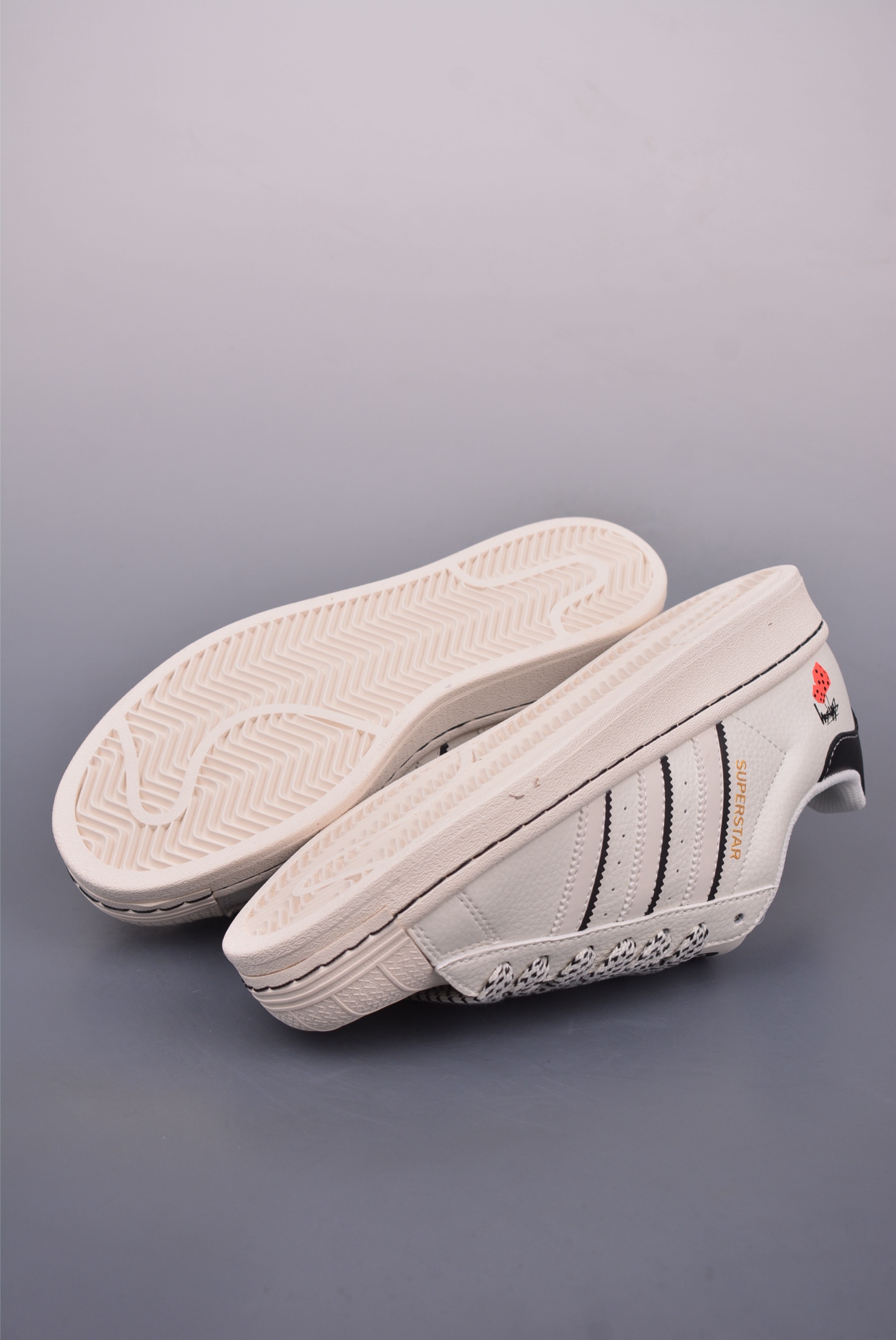 Adidas Originals Superstar sneakers off-white and black SD6815