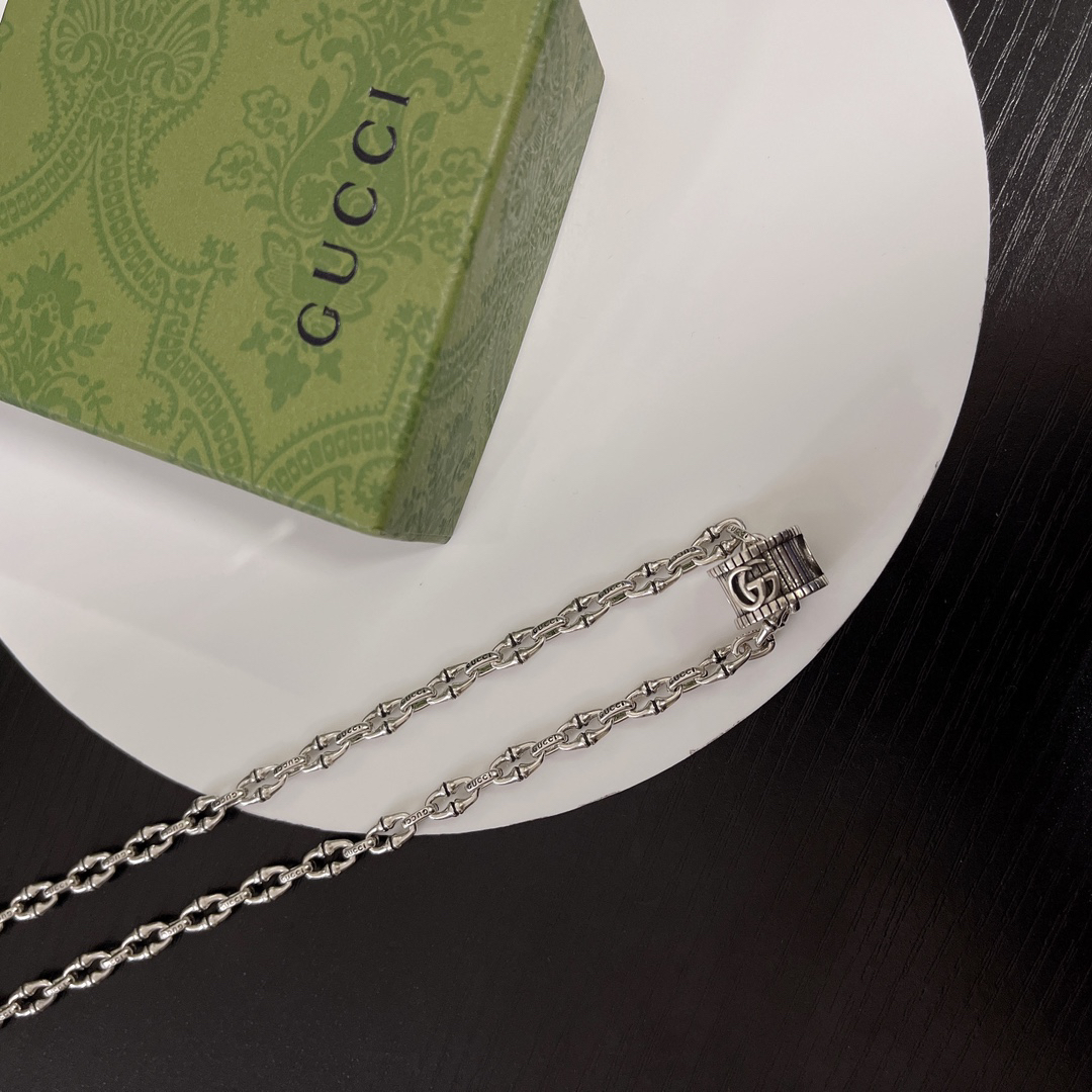 Gucci Chain Round Ring Necklace