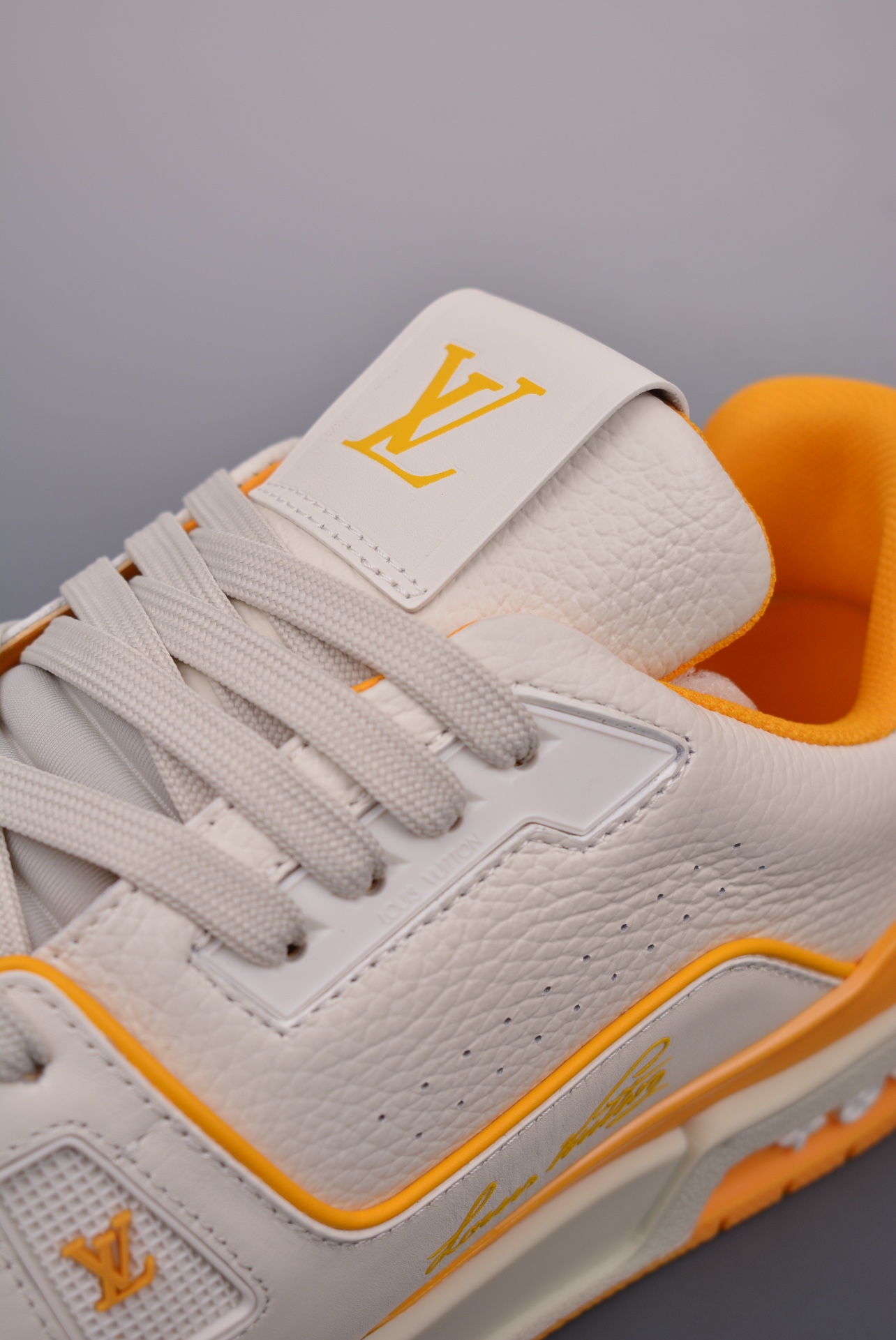 Louis Vuitton Trainer Sneaker Low Beige Yellow 1ACHLH