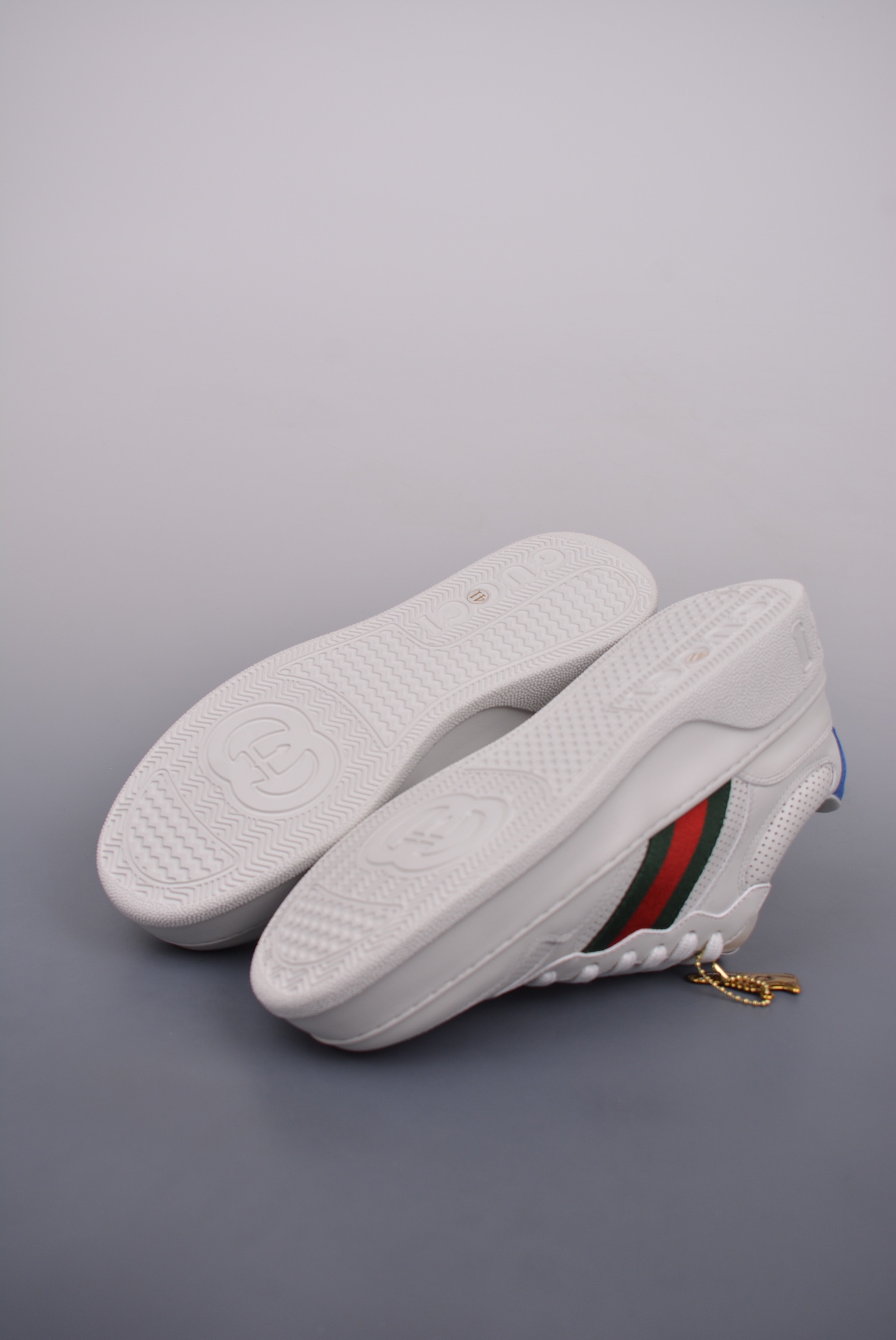 GUCCI Punching leather white sapphire blue green red ribbon