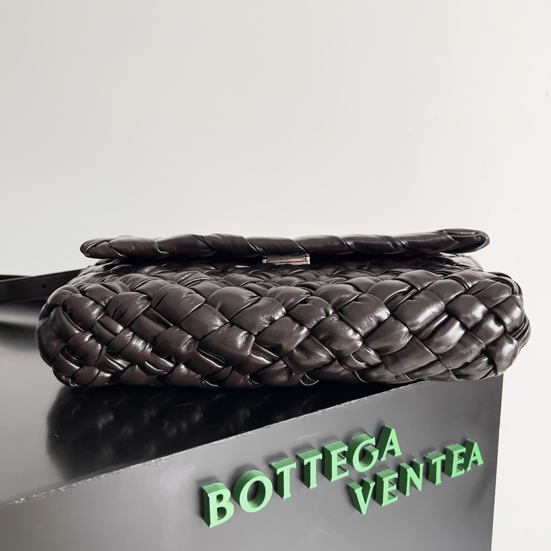 Bottega Veneta 24 Rumple Messenger Bag 776519