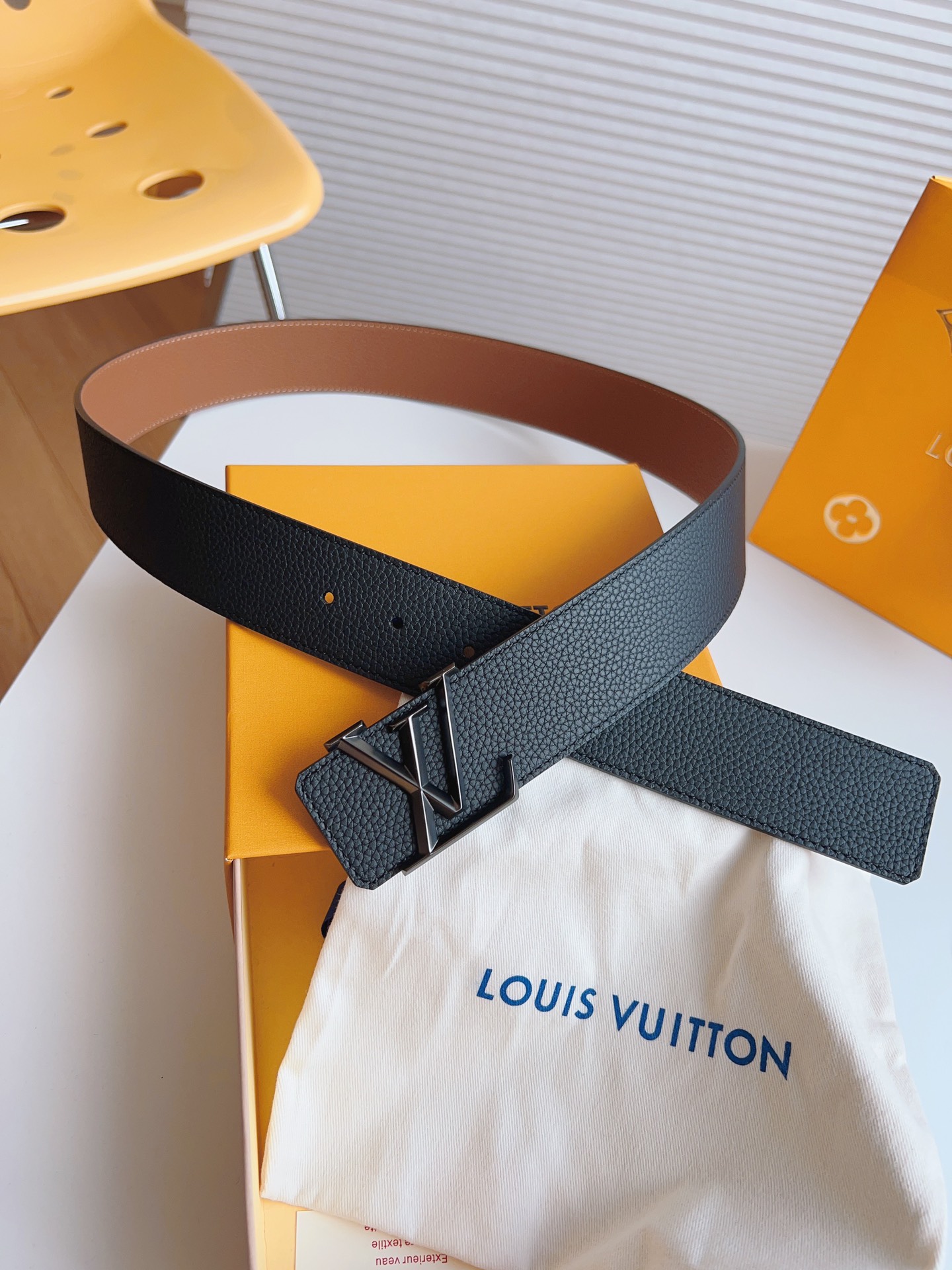 Louis Vuitton Litchi Grain Cowhide Double-Sided Men's Belt 4CM Width