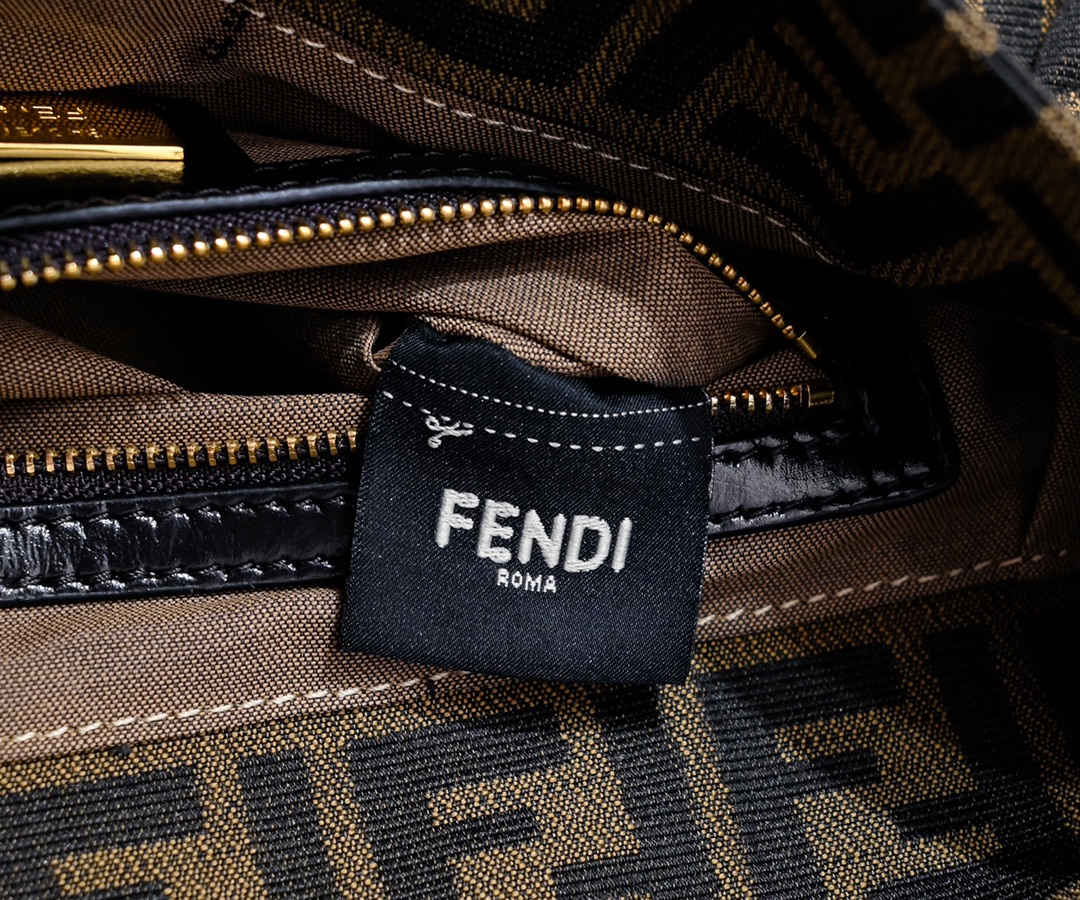 FENDI Large Old Fashioned Bag 8959
