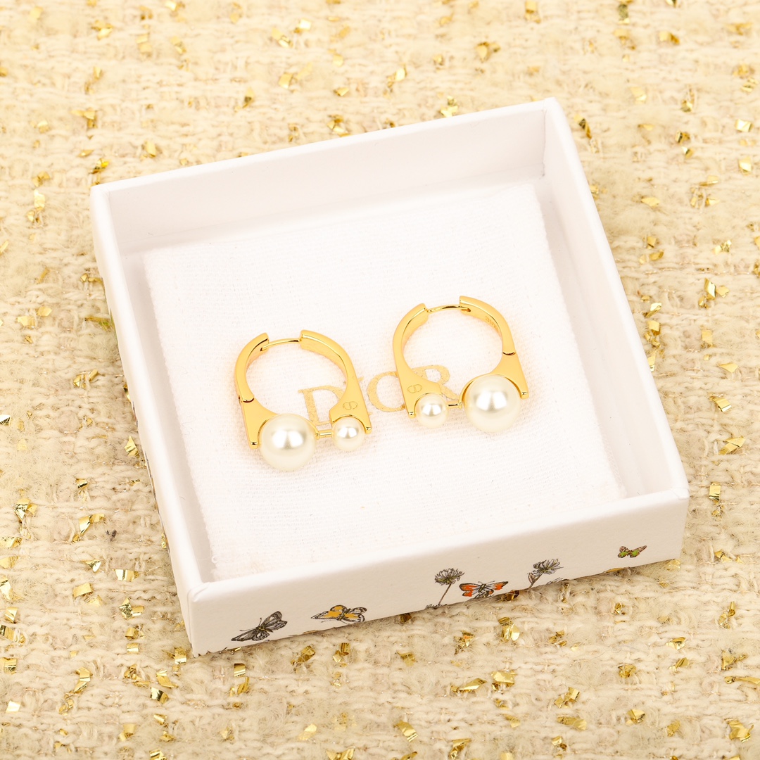 Dior Large and small pearl earrings