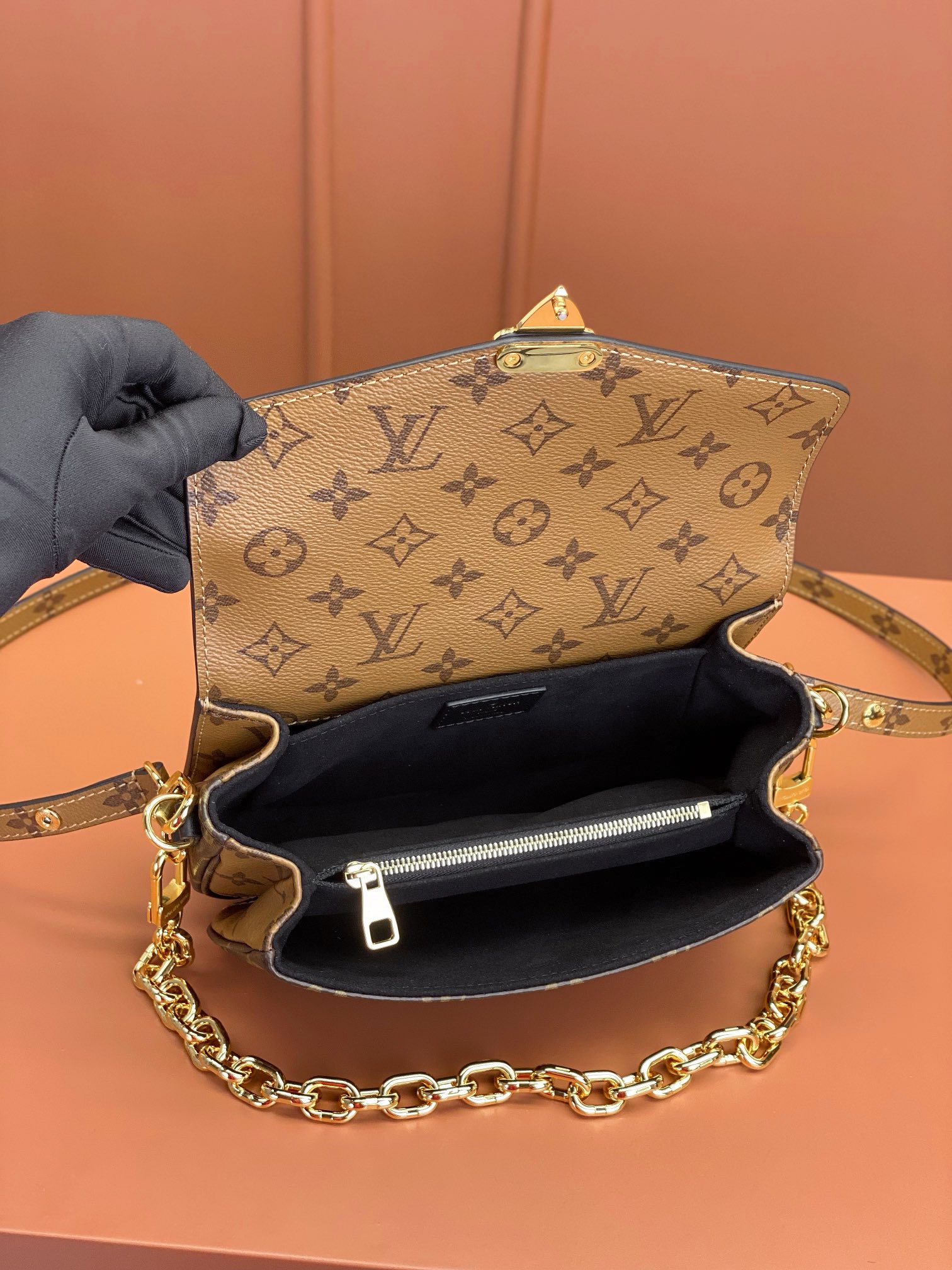 Louis Vuitton POCHETTE MÉTIS EAST WEST Bag M46279