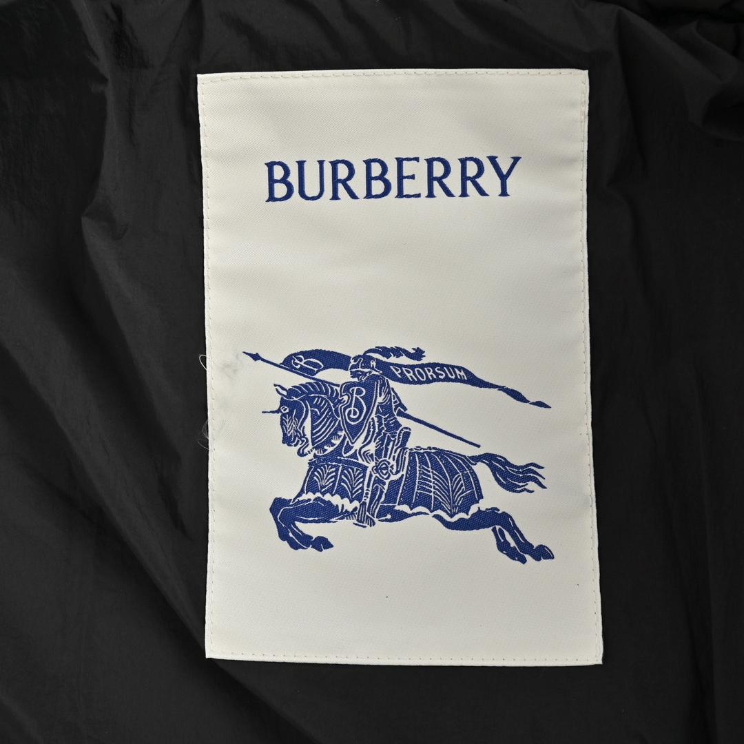 Burberry 24Fw Warhorse Embroidered Hooded Down Jacket