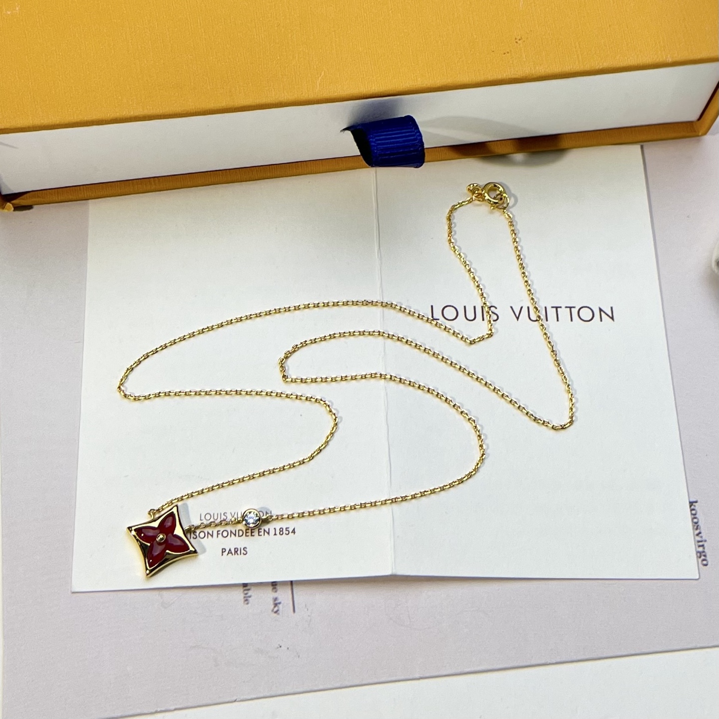 Louis Vuitton single flower diamond necklace