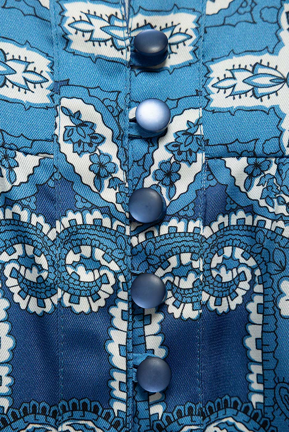 Vestido corto estampado con cinta