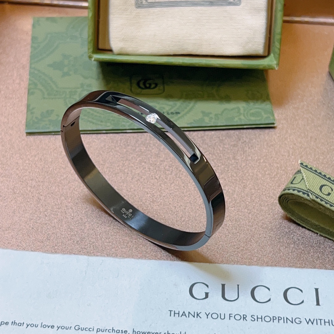 Gucci hollow diamond black bracelet