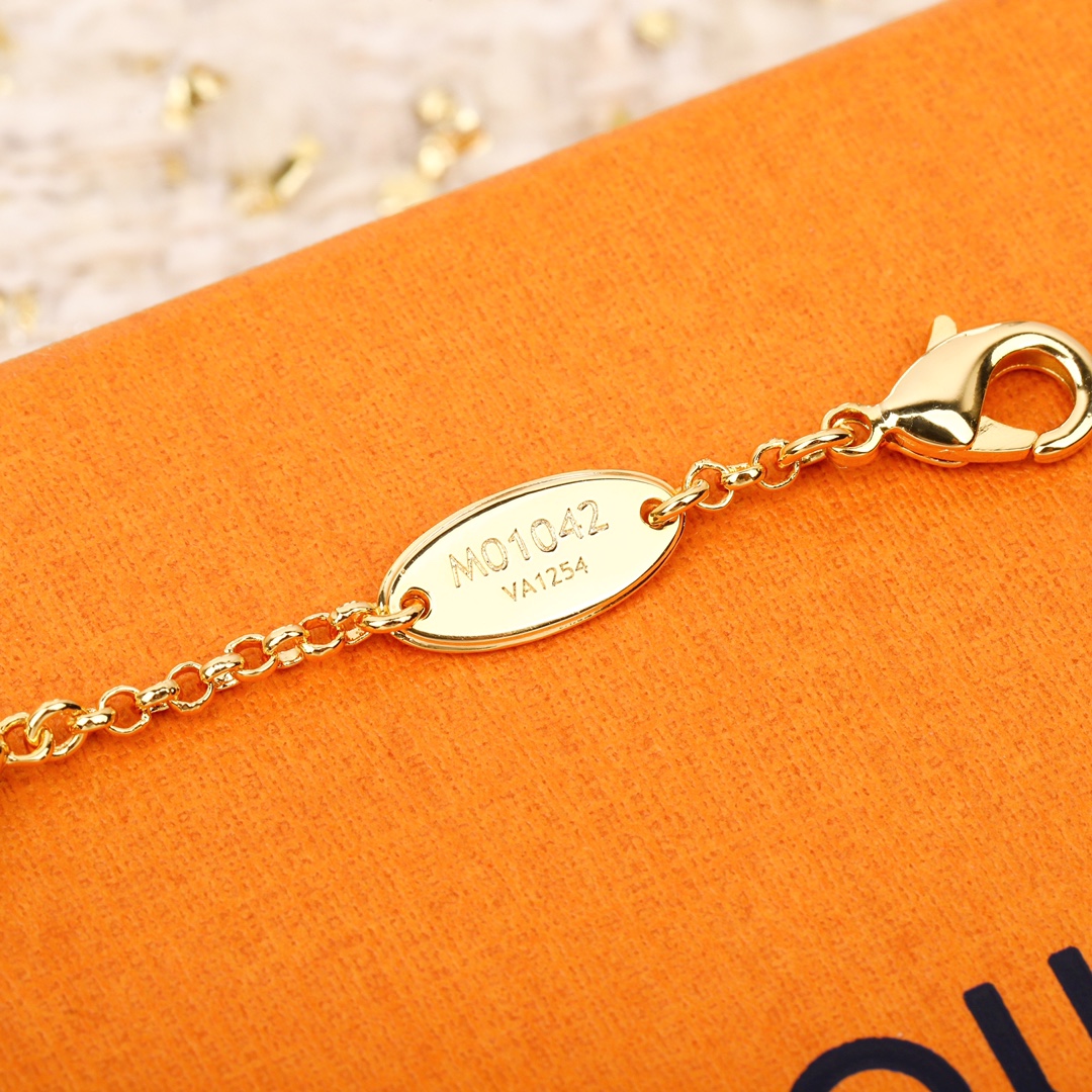 Louis Vuitton Heart Pearl Necklace