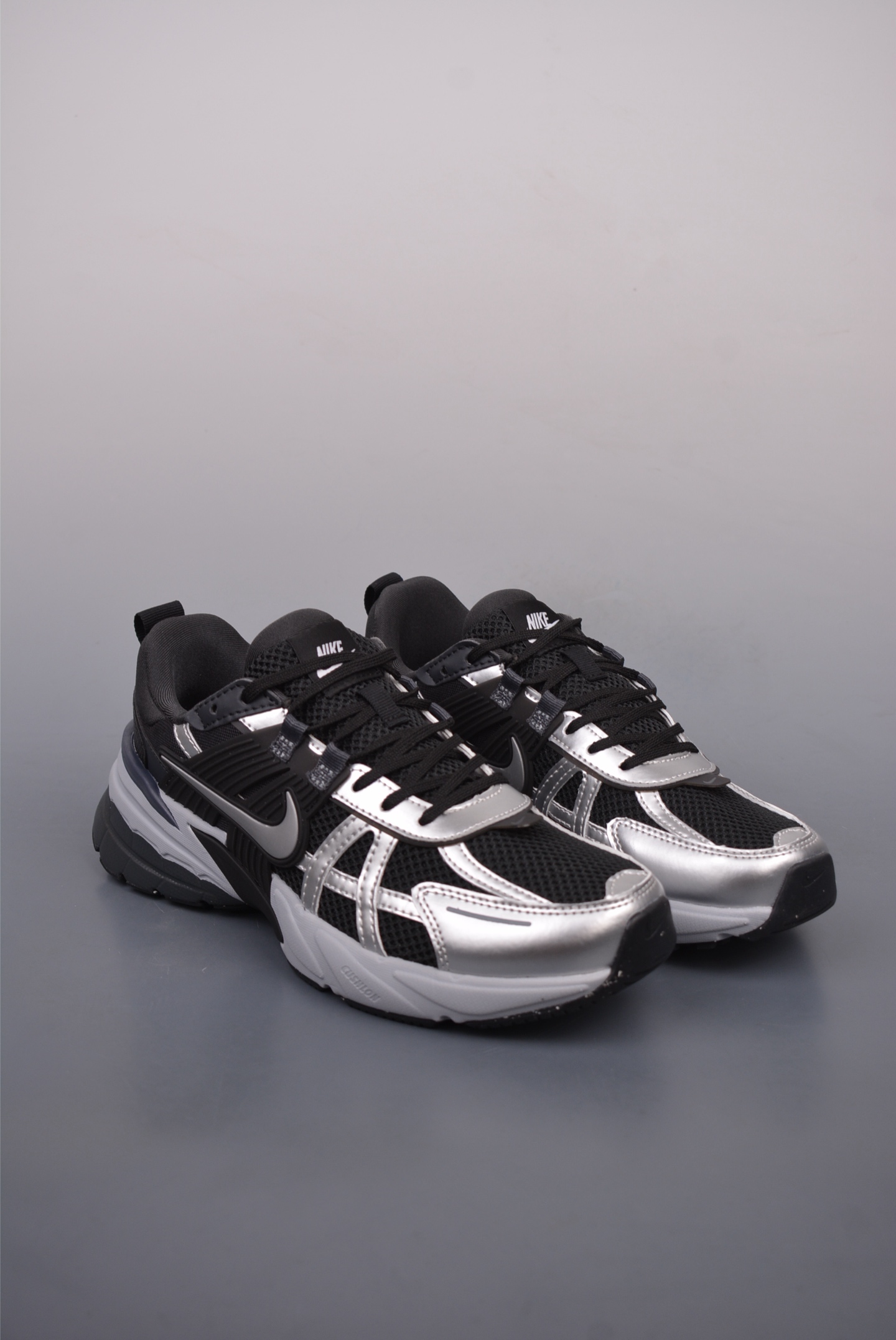 Nike Wmns V2K Runtekk LowBlack Metallic Silver FD0736-005