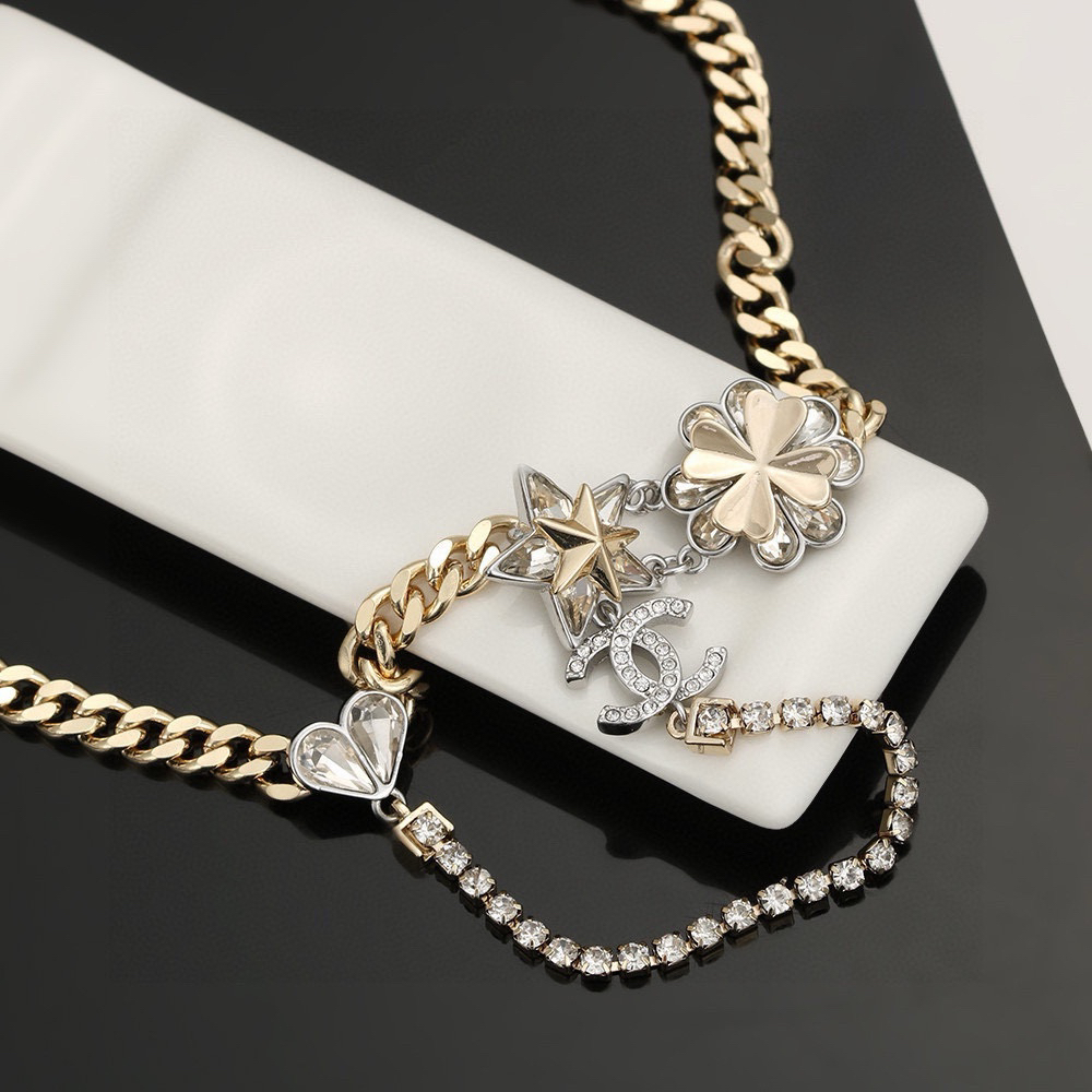 Chanel four-leaf clover star metal chain necklace