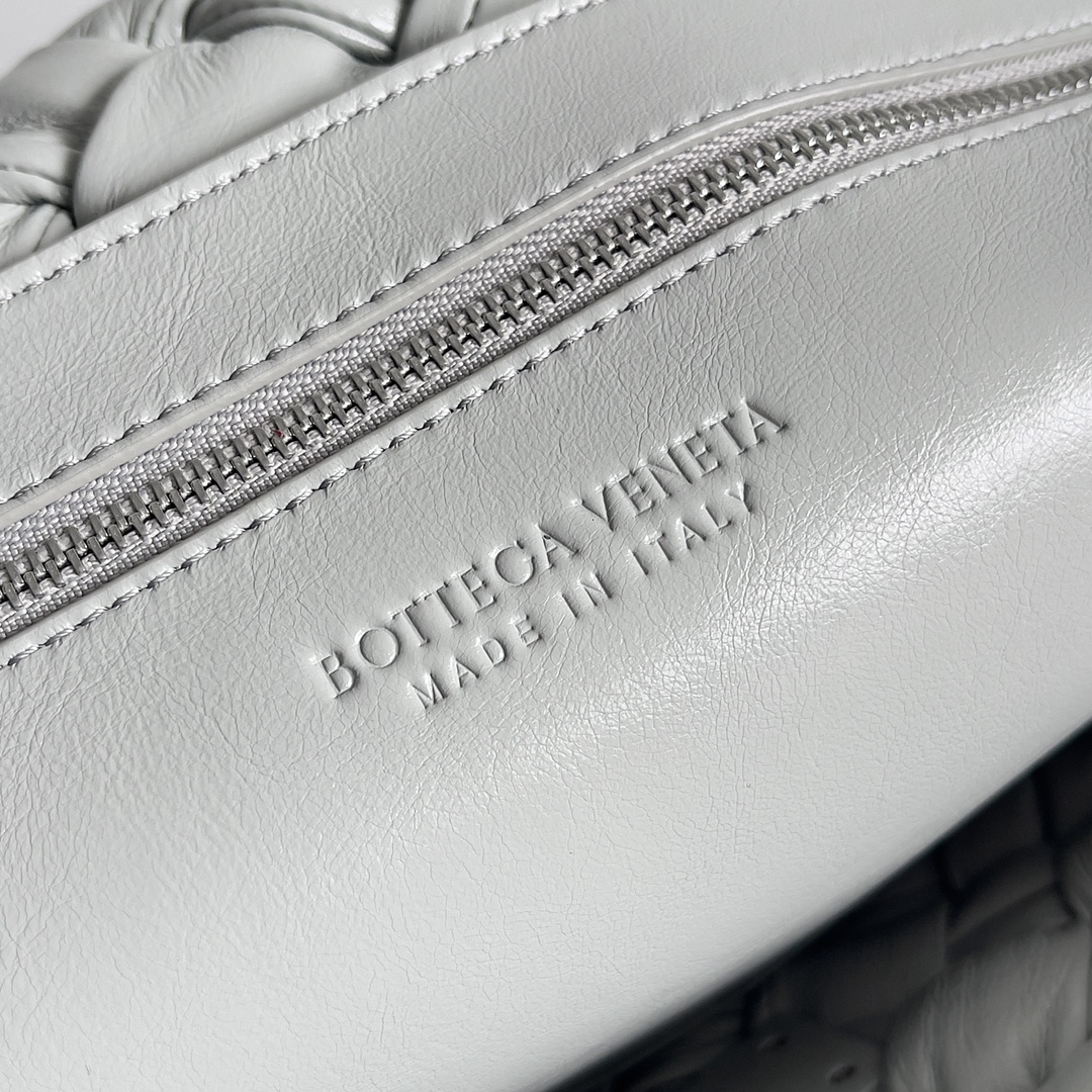 Bottega Veneta 24 Rumple Messenger Bag 776519