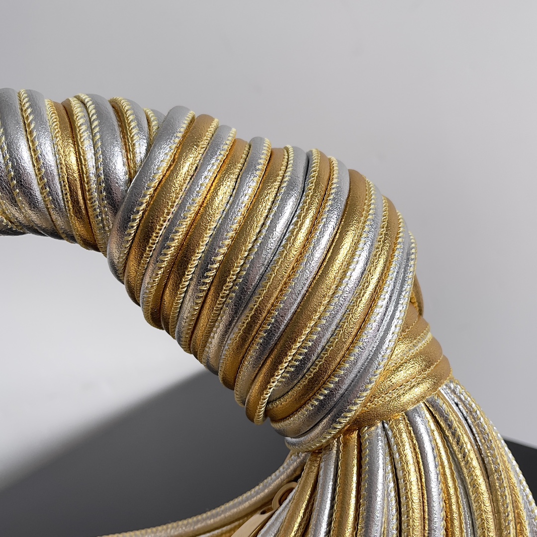 Bottega Veneta tubular leather jodie handbag 755540