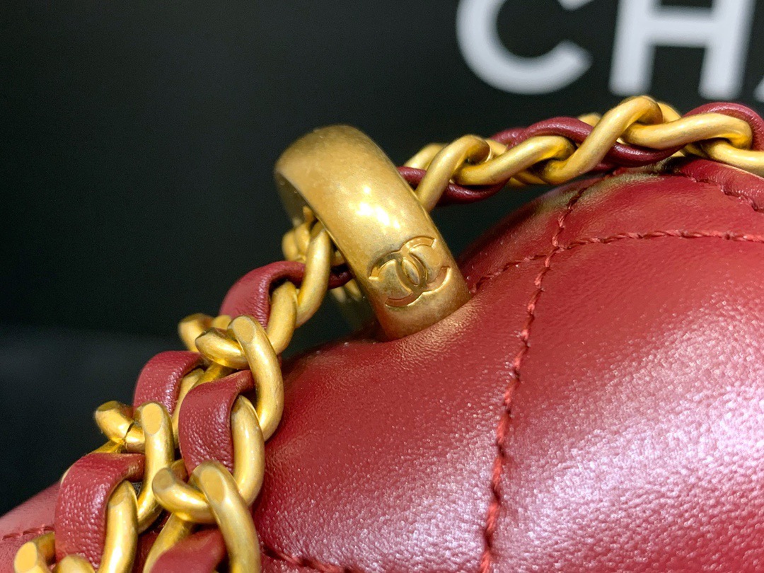 Chanel 2021 Early Fall Haute Couture Collection Double Gold Bead Chain Bag AP2615
