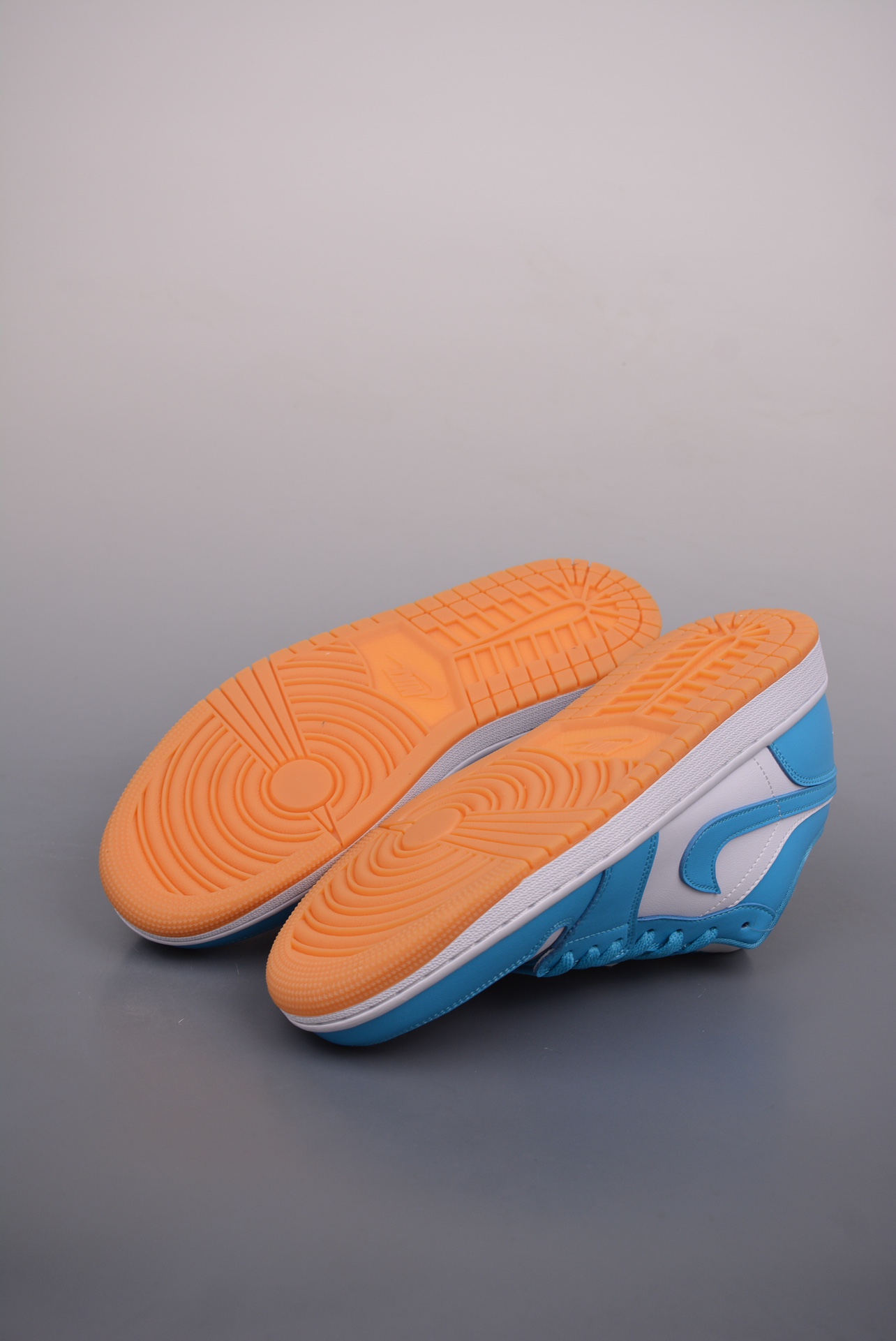 Air Jordan 1 Low Blue White Toe DC0774-104