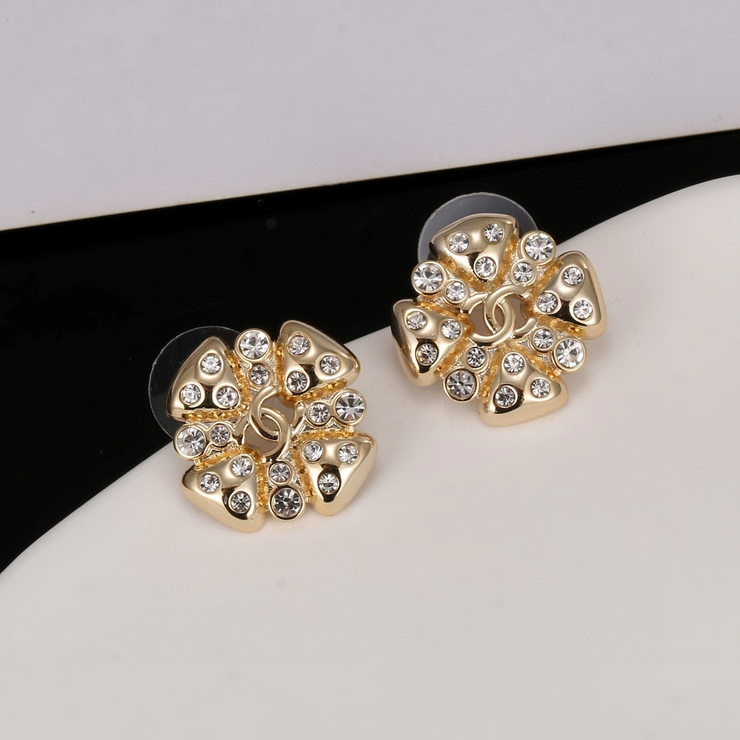 Chanel four-leaf clover diamond earrings