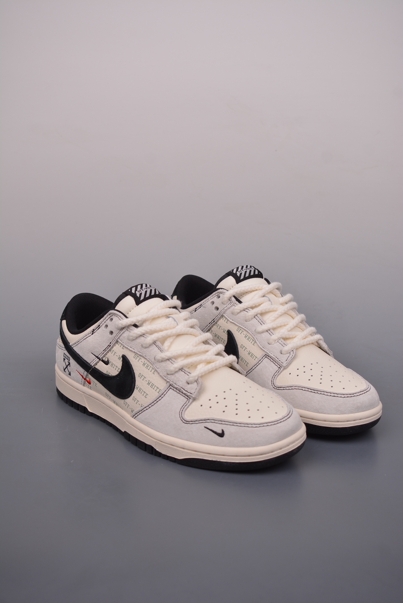 Off-White™ x Nike SB Dunk Low Off-White Off-White Grey YX5066-212