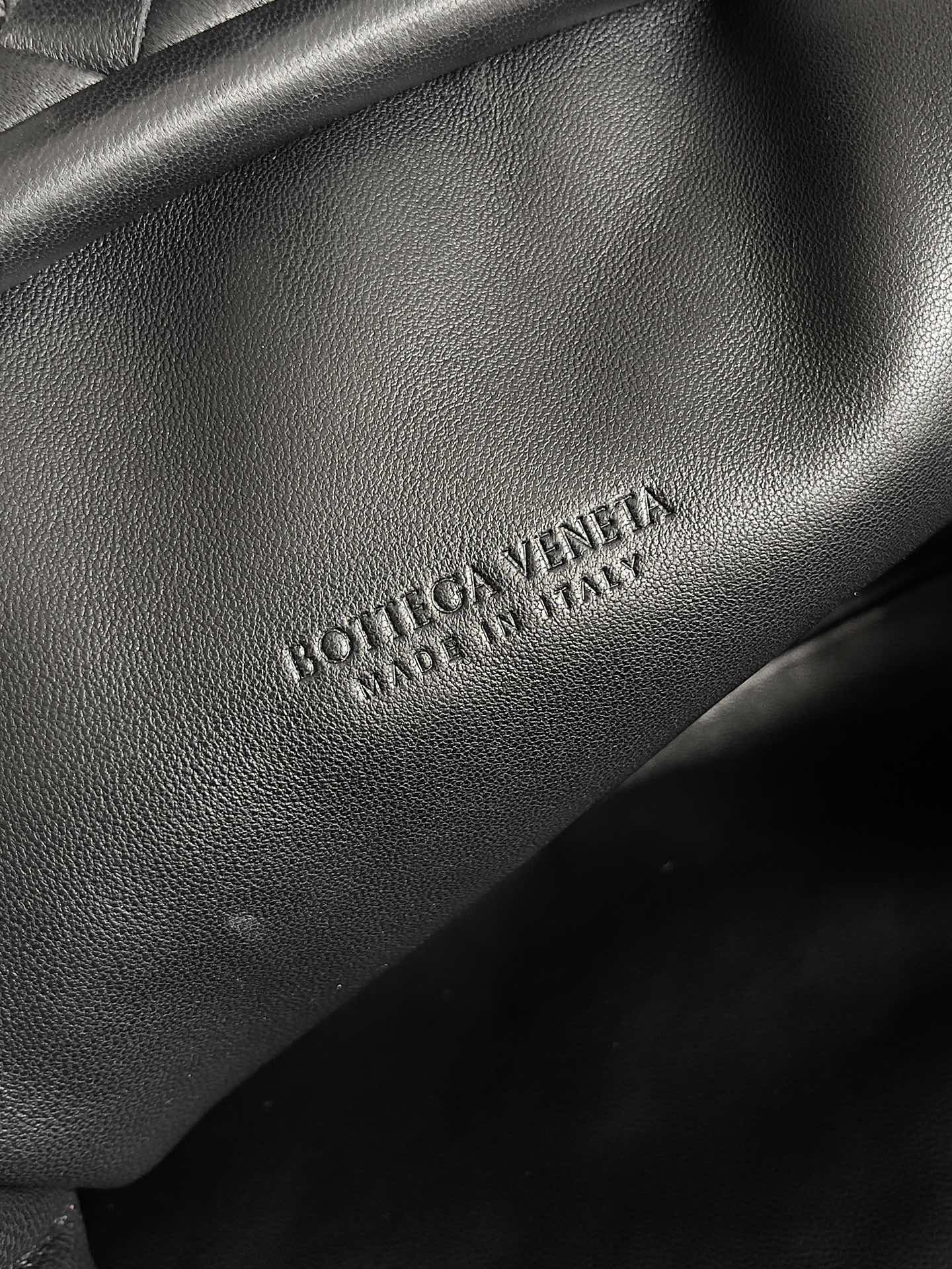 Bottega Veneta LAUREN CLUTCH chain clutch bag 785807